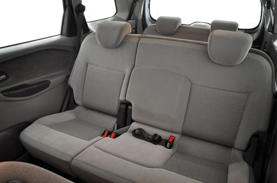 Интерьер Chevrolet Spin 2012 года  (фото 8 из 21)